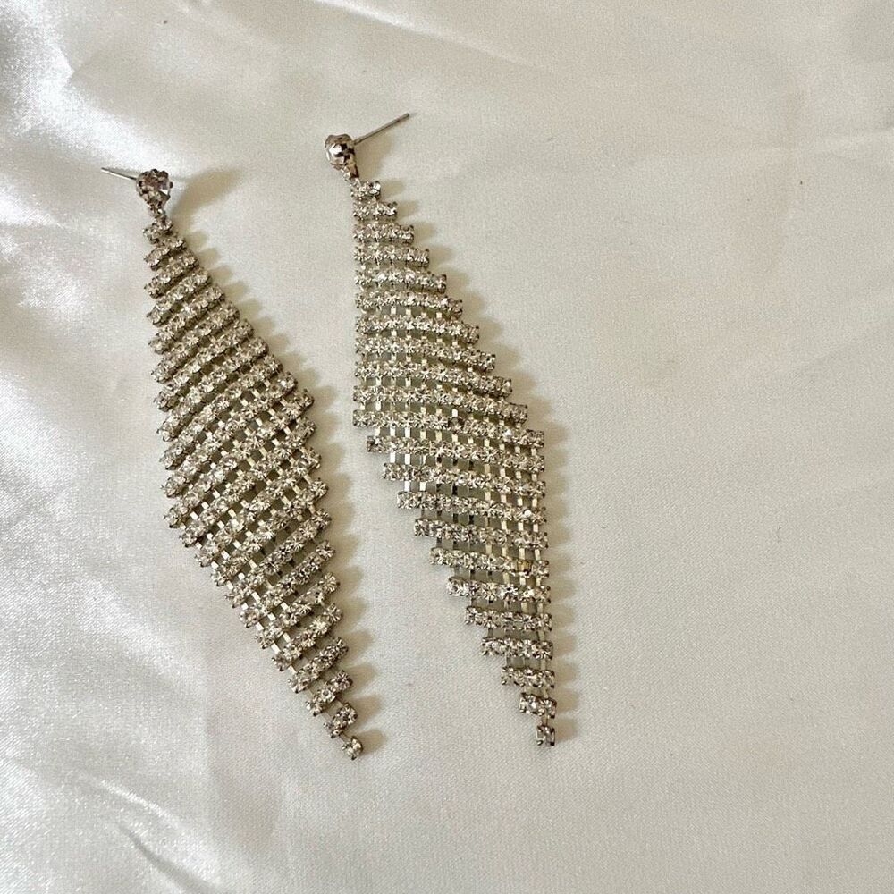 Long rhinestone diamond shape statement earrings